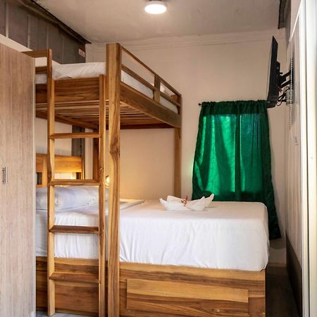 Emi'S Place Container Living Увита Екстериор снимка