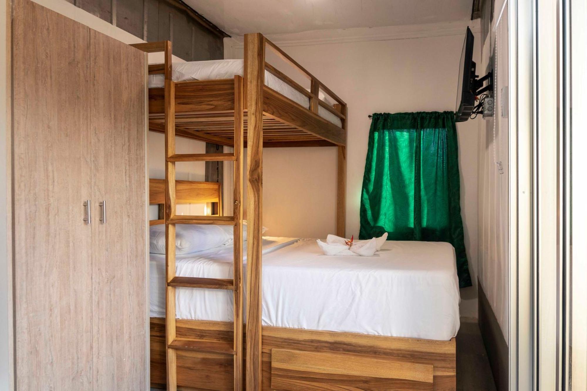 Emi'S Place Container Living Увита Екстериор снимка